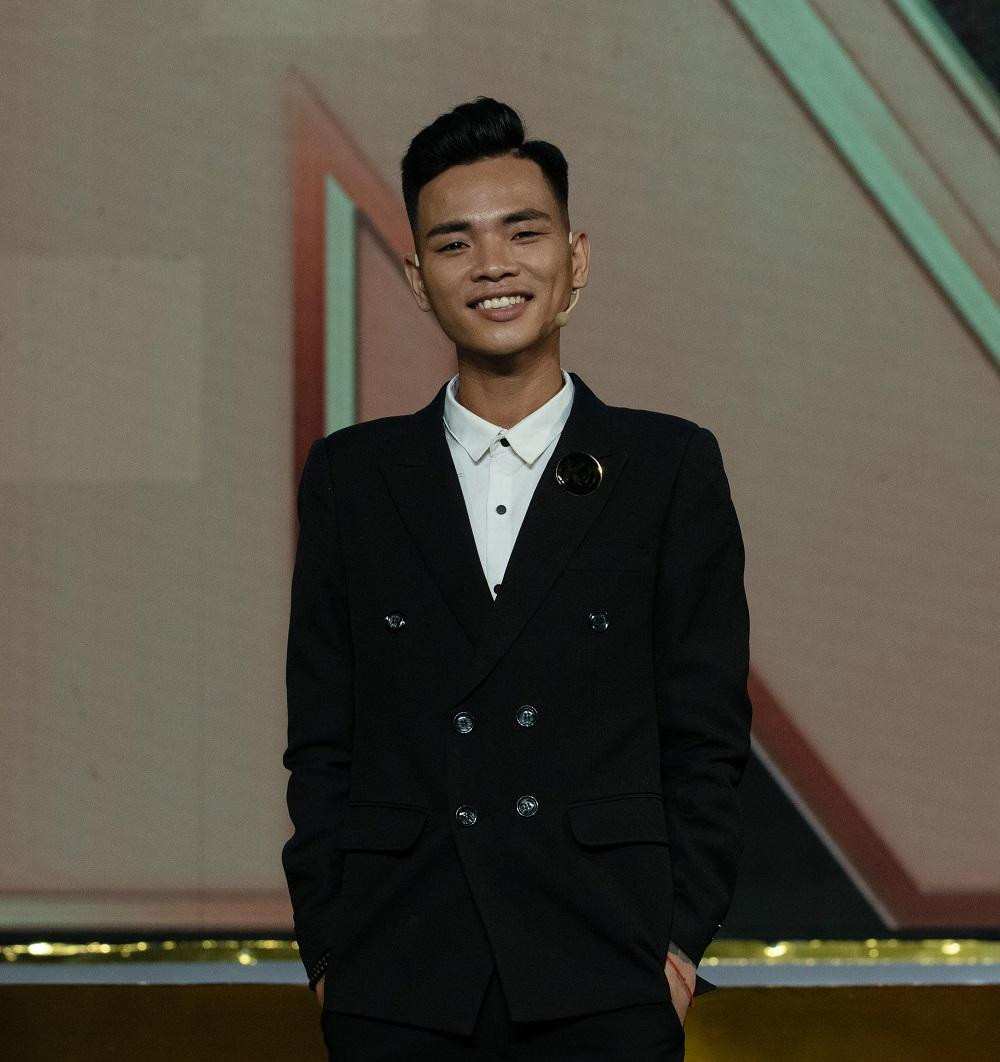 Nguyễn Chí Nguyện - anh chàng hot Tiktoker với biệt danh Tủn Cùi Bắp được nhiều bạn trẻ biết đến qua những đoạn video hài hước, thú vị về cuộc sống đời thường trên mạng. Nguyễn Chí Nguyện - anh chàng hot Tiktoker với biệt danh Tủn Cùi Bắp được nhiều bạn trẻ biết đến qua những đoạn video hài hước, thú vị về cuộc sống đời thường trên mạng.