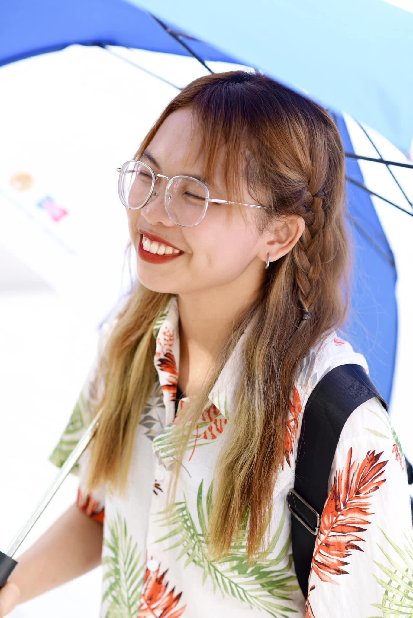 Đinh Thị Thùy Linh (sinh năm 2000) - cô nàng tài năng vừa tốt nghiệp trường Đại học Thương mại.