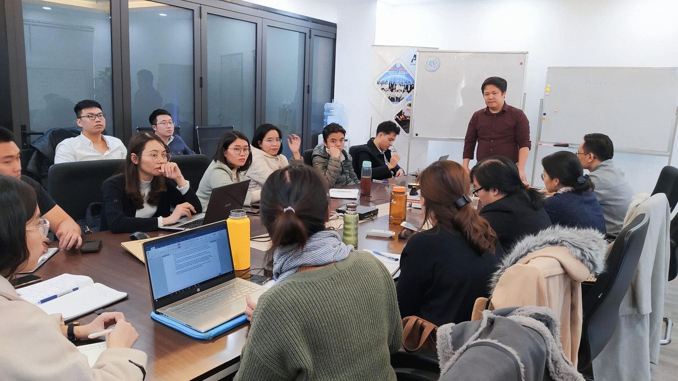 Trao đổi cùng anh Đàm Quang Minh.