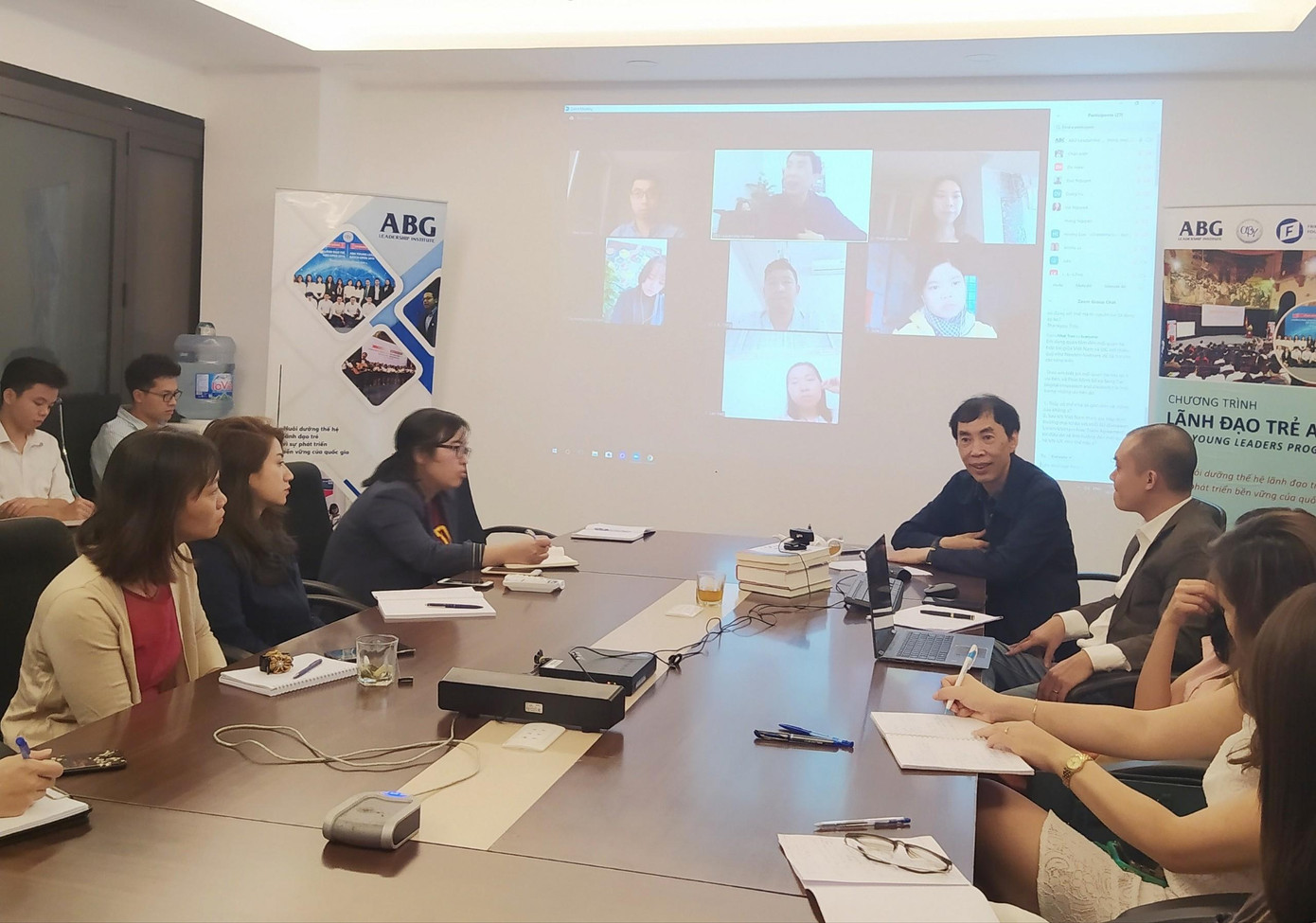 Trao đổi cùng thầy Võ Trí Thành - thành viên hội đồng Viện.