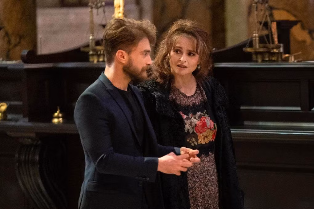 Daniel Radcliffe gặp lại nữ diễn viên Helena Bonham Carter trong Harry Potter 20th Anniversary: Return to Hogwarts
