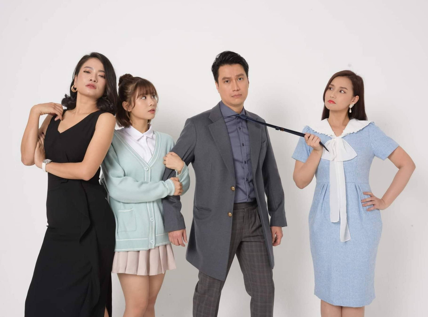 Cuộc hôn nhân bị xáo trộn khi có sự xuất hiện của những người cũ.