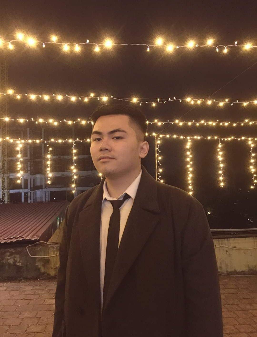 Từng trải qua không ít những khó khăn bỡ ngỡ trong quãng thời gian tân sinh viên, Việt Long dần bắt nhịp được cuộc sống mới nhờ sự hỗ trợ giúp đỡ từ thầy cô và bạn bè. Từng trải qua không ít những khó khăn bỡ ngỡ trong quãng thời gian tân sinh viên, Việt Long dần bắt nhịp được cuộc sống mới nhờ sự hỗ trợ giúp đỡ từ thầy cô và bạn bè.