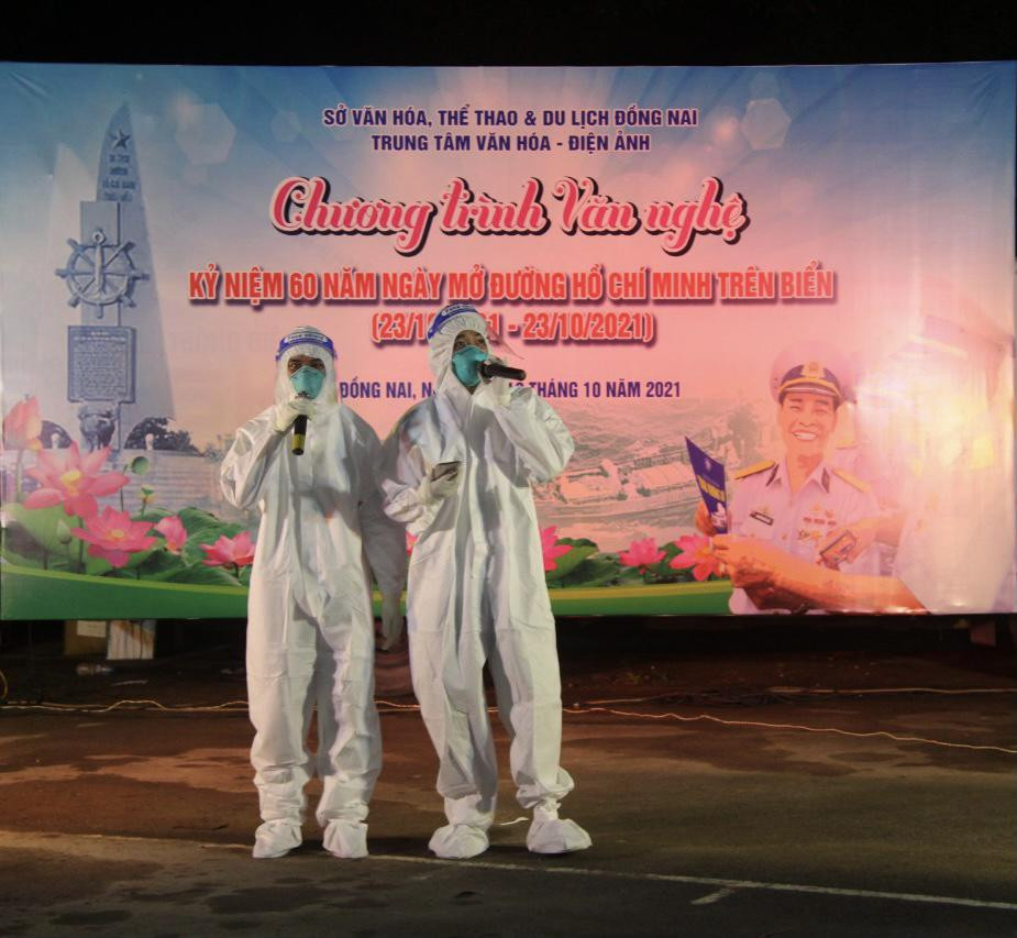 Qua thời gian tham gia CLB và trải qua mỗi một chương trình, mình lại được trau dồi thêm nhiều kỹ năng như giao tiếp, kỹ năng giải quyết vấn đề, tự tin hơn khi thuyết trình hay biểu diễn trước đám đông… Qua thời gian tham gia CLB và trải qua mỗi một chương trình, mình lại được trau dồi thêm nhiều kỹ năng như giao tiếp, kỹ năng giải quyết vấn đề, tự tin hơn khi thuyết trình hay biểu diễn trước đám đông…