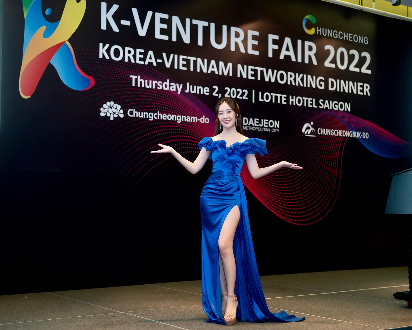 Thương Huyền được nhiều người biết đến với vai trò là một người dẫn chương trình song ngữ vô cùng tài năng.