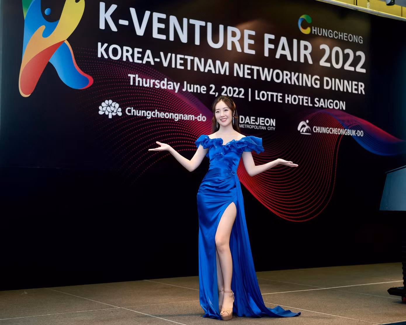 Thương Huyền được nhiều người biết đến với vai trò là một người dẫn chương trình song ngữ vô cùng tài năng.