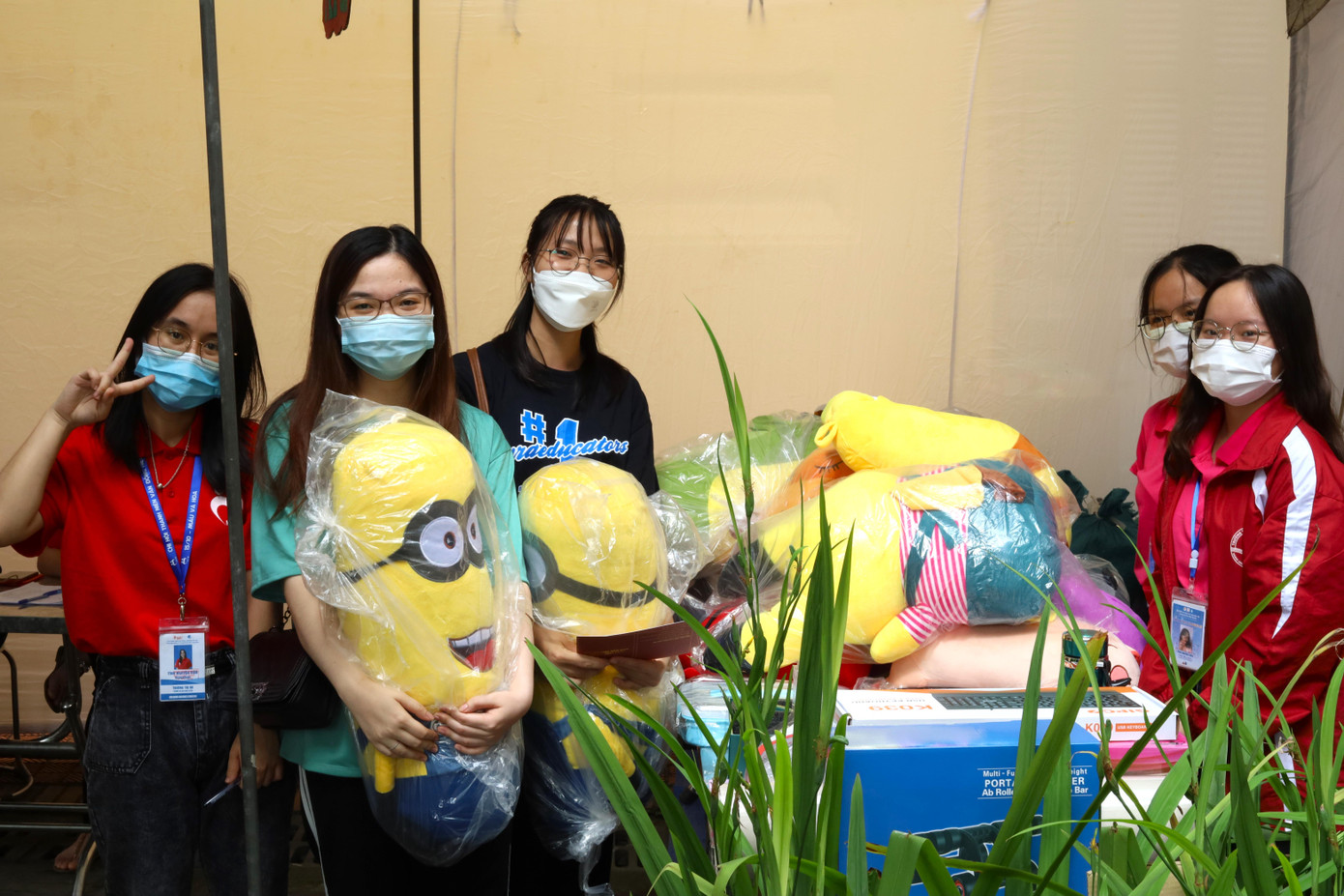 Người tới hiến máu được trải qua đầy đủ các khâu theo quy định để đảm bảo an toàn cho sức khỏe.