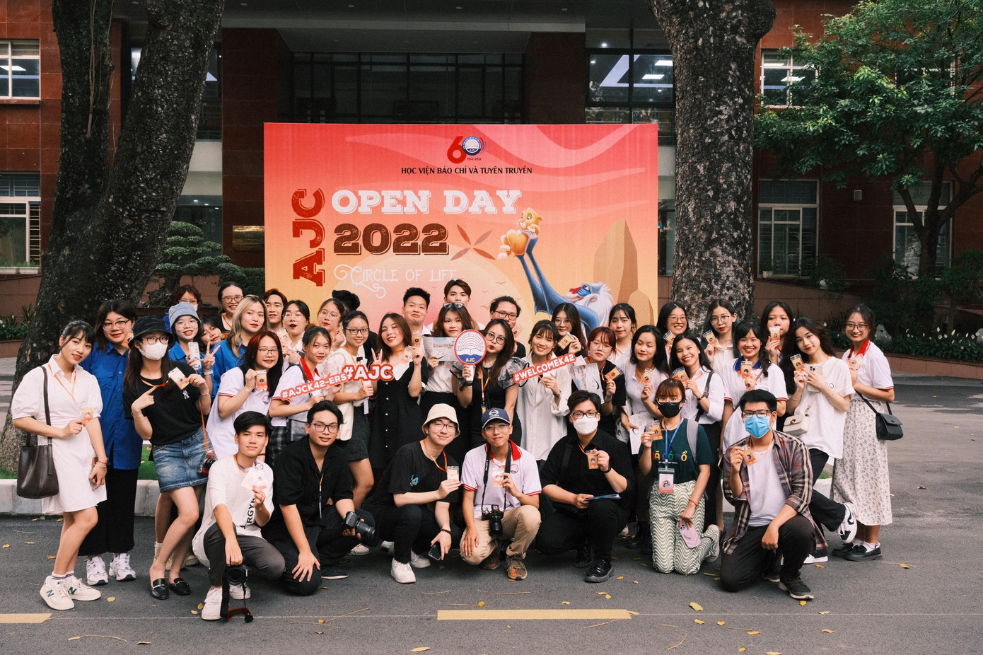 Vượng cùng các bạn sinh viên trong Học viện tham gia AJC Open day 2022.