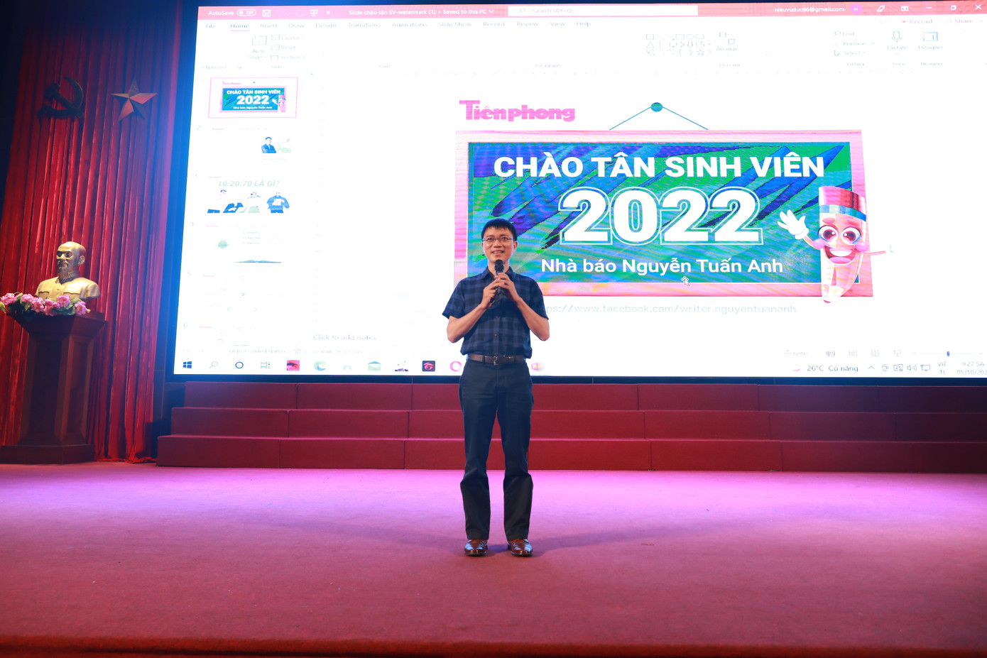 Tác giả, nhà báo Nguyễn Tuấn Anh chia sẻ về cách định vị đúng bản thân với tân sinh viên K64 Trường Đại học Thủy lợi.