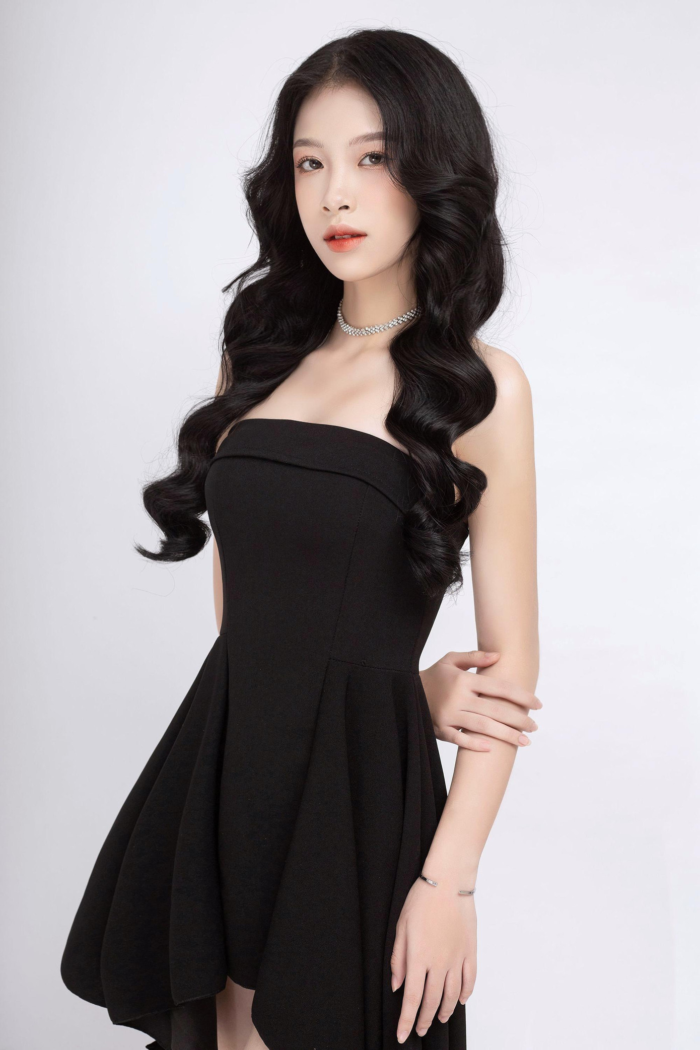 Cô nàng mạnh dạn đăng ký tham gia cuộc thi Hoa hậu Việt Nam. Cô nàng mạnh dạn đăng ký tham gia cuộc thi Hoa hậu Việt Nam.