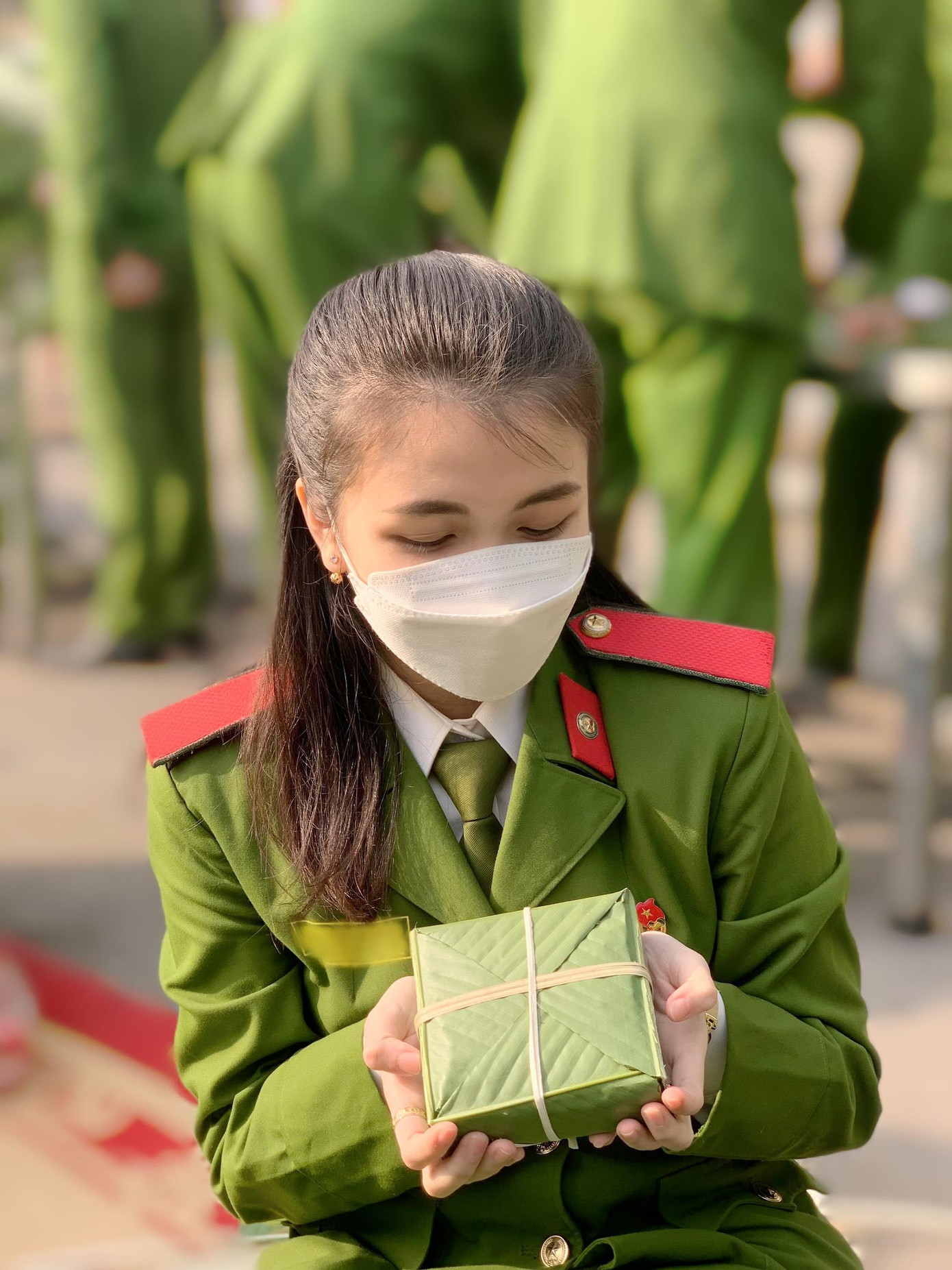 Bên cạnh đó, cô nàng còn tham gia Hội thi gói bánh Chưng dịp Tết Nguyên Đán.