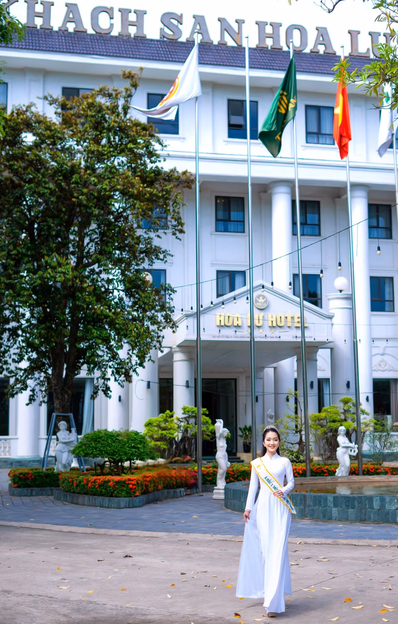 Ý thức được môi trường của chúng ta đang ngày càng ô nhiễm nghiêm trọng, Hải Yến mong muốn góp sức, lan tỏa tình yêu và những thông điệp tích cực về môi trường đối với xã hội. Ý thức được môi trường của chúng ta đang ngày càng ô nhiễm nghiêm trọng, Hải Yến mong muốn góp sức, lan tỏa tình yêu và những thông điệp tích cực về môi trường đối với xã hội.