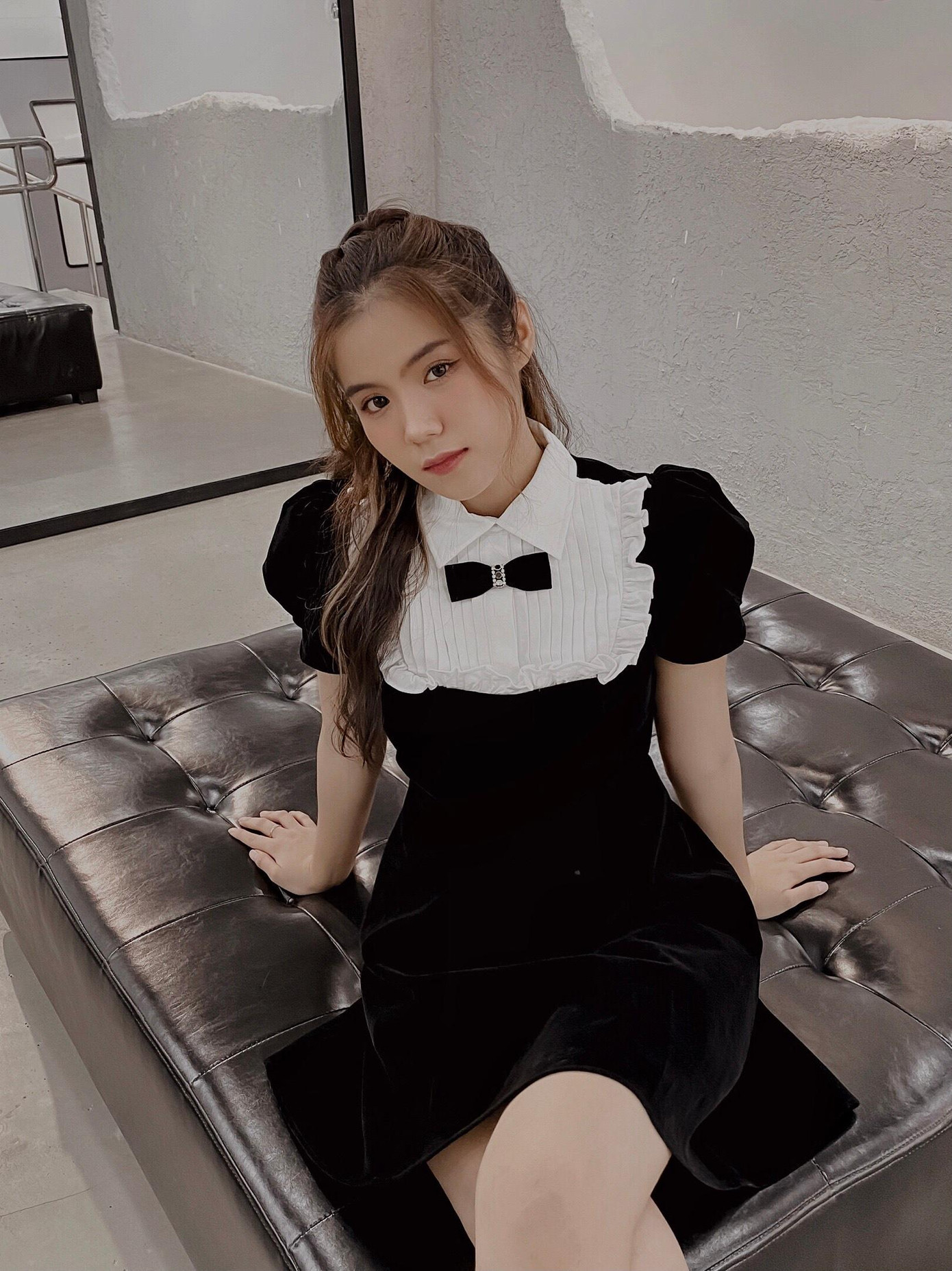 Chế Hoàng Phương Anh (em gái).