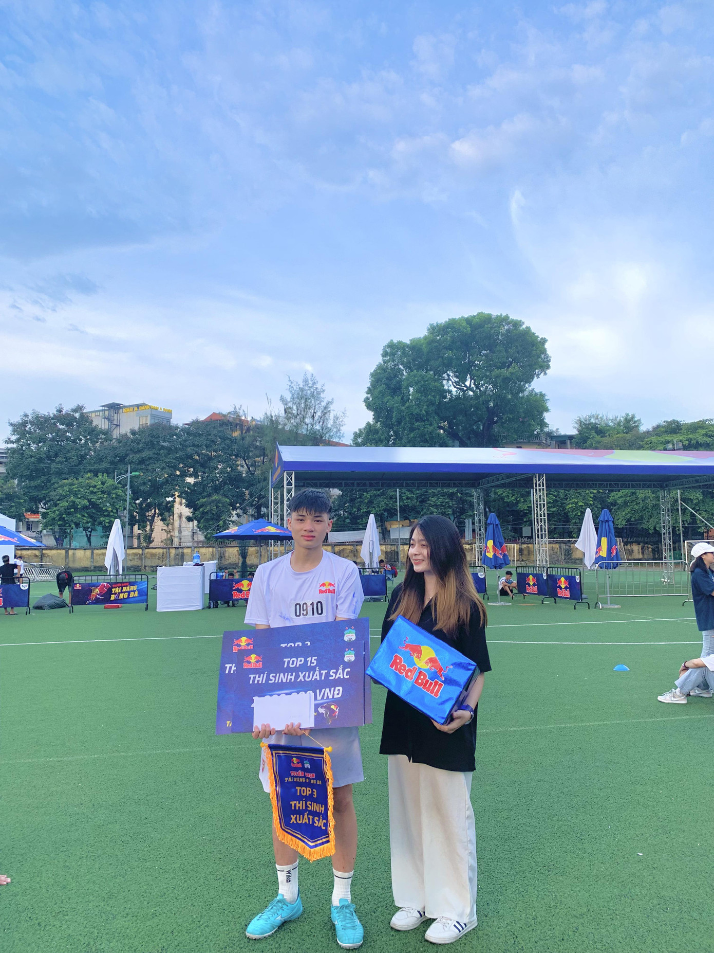 Chàng trai ấy đã xuất sắc vượt qua 6000 thí sinh, nhận được học bổng đào tạo của CLB Hoàng Anh Gia Lai. Chàng trai ấy đã xuất sắc vượt qua 6000 thí sinh, nhận được học bổng đào tạo của CLB Hoàng Anh Gia Lai.