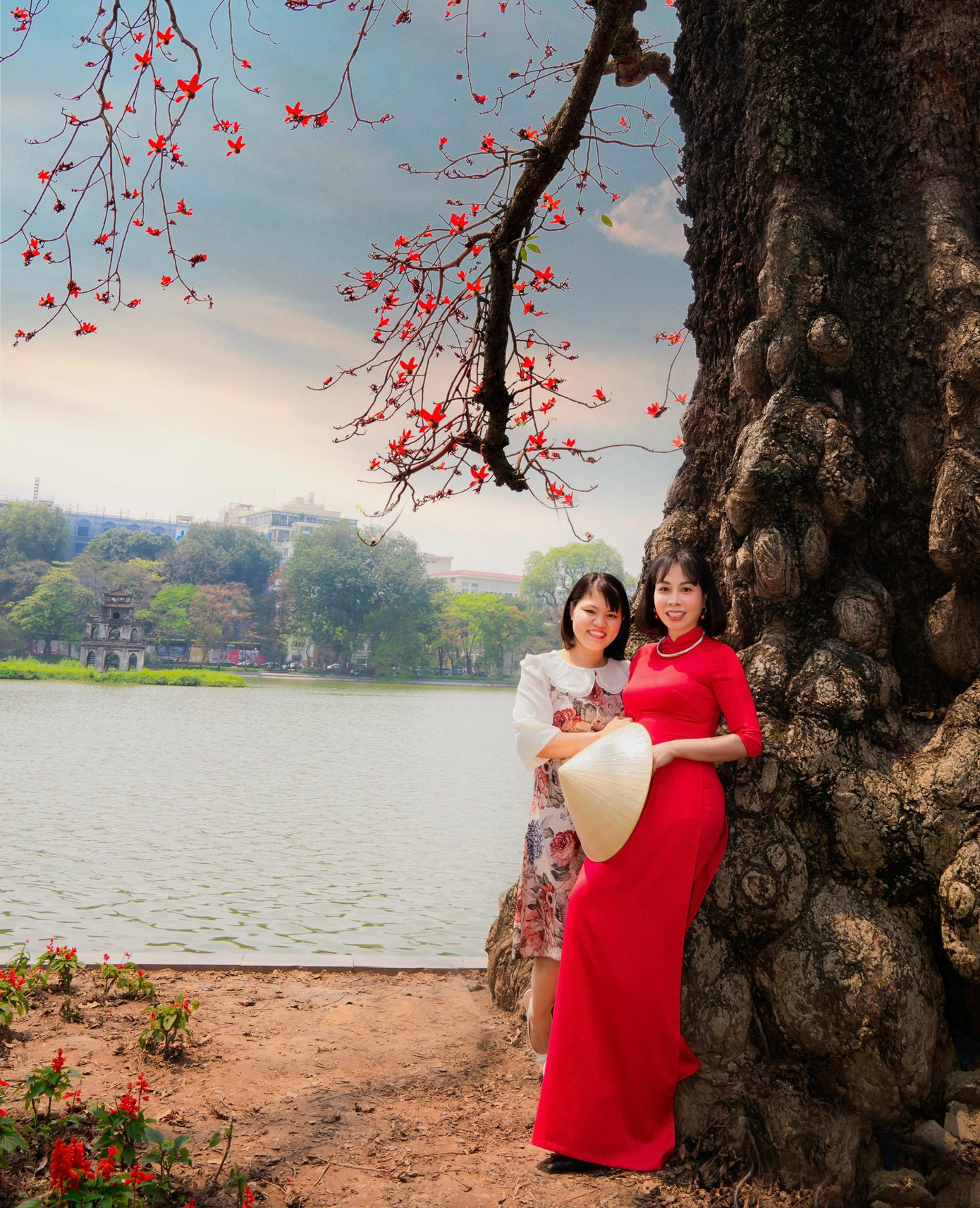 10 năm cô và trò tình cờ gặp lại bên cụ gạo hồ Gươm.