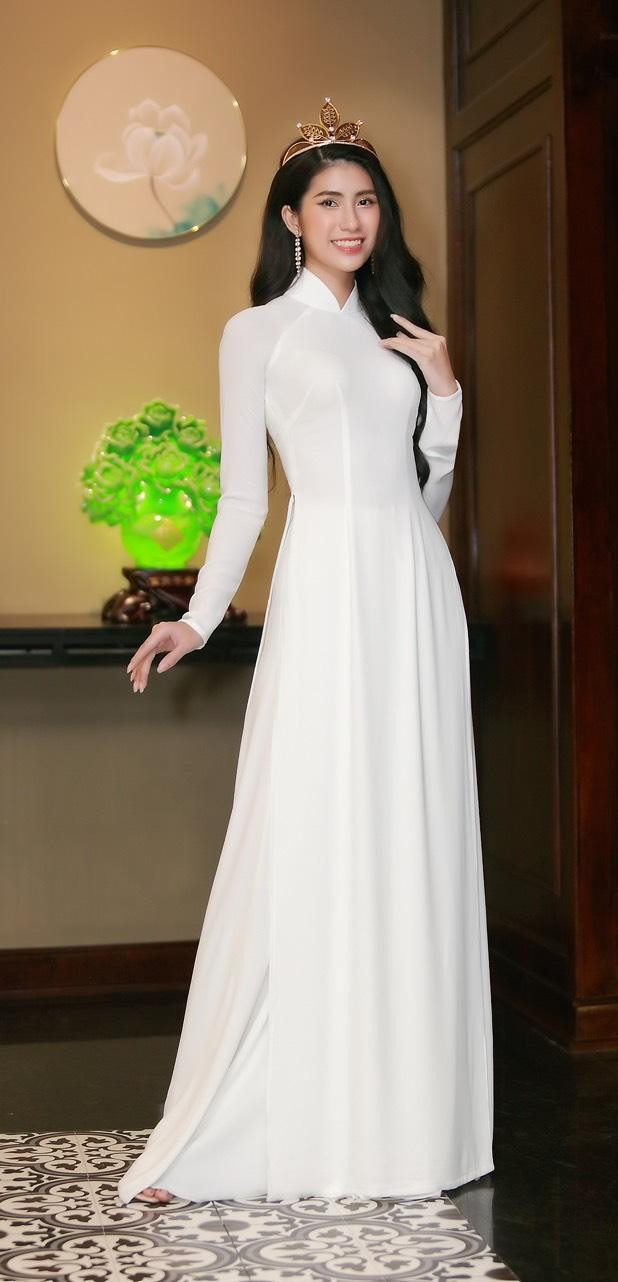 Kiều Nhung là cựu sinh viên trường Đại học Sư phạm thành phố Hồ Chí Minh