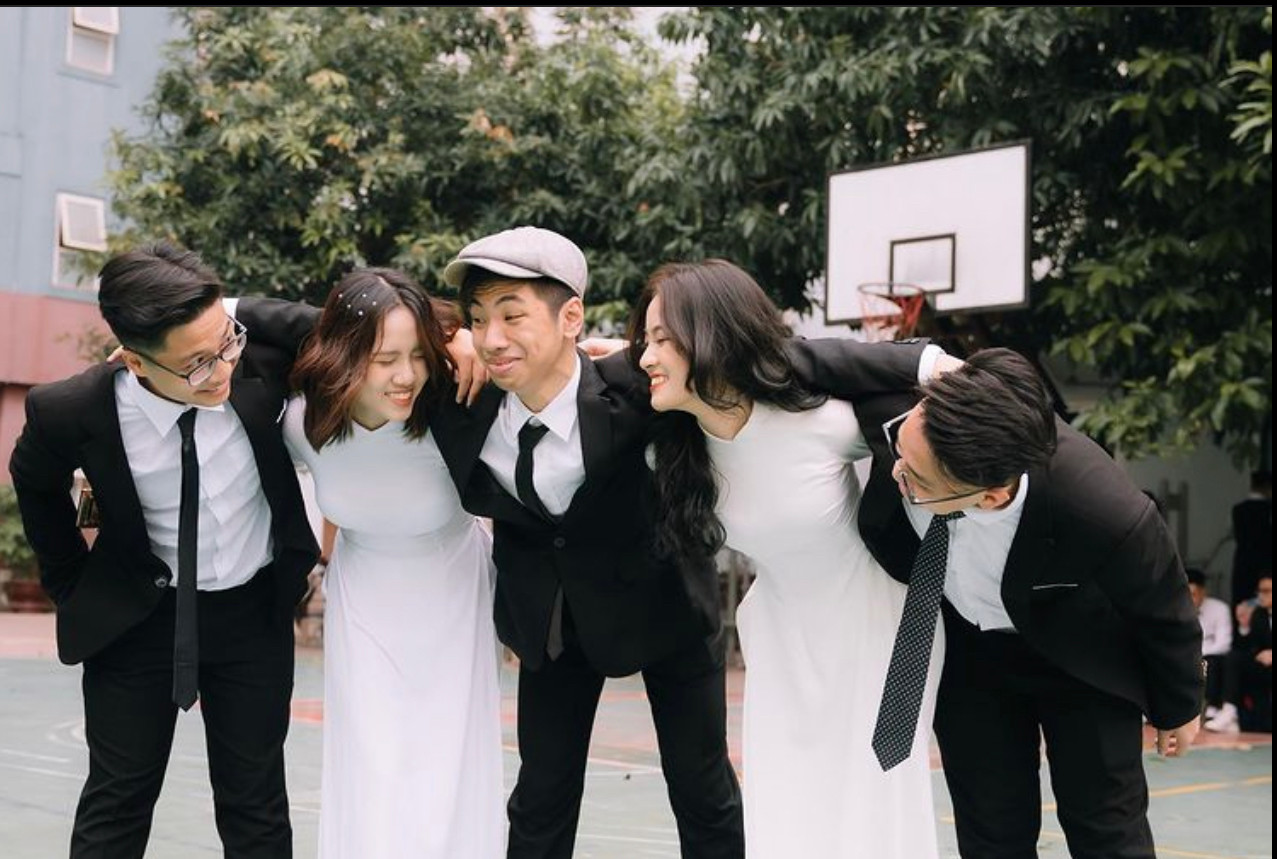 Minh Tú cùng các bạn trong bộ ảnh kỷ yếu cấp 3. Minh Tú cùng các bạn trong bộ ảnh kỷ yếu cấp 3.