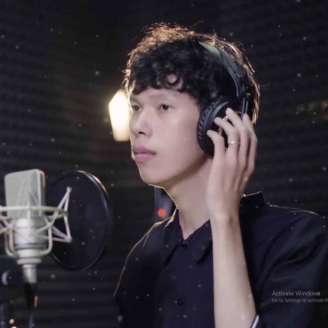 Với Gia Lạc, đứng ở vị trí nào không quan trọng, chỉ cần được hát cho mọi người nghe, và dù chỉ còn một người chịu lắng nghe Gia Lạc vẫn sẽ hát hết lòng mình.