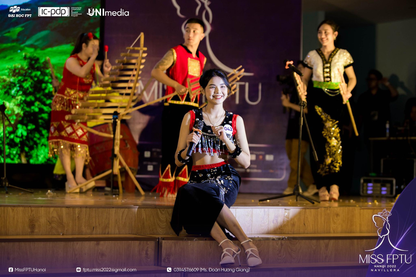 Tại Đêm hội Tài năng, nữ sinh gây ấn tượng với tiết mục biểu diễn đàn đá.