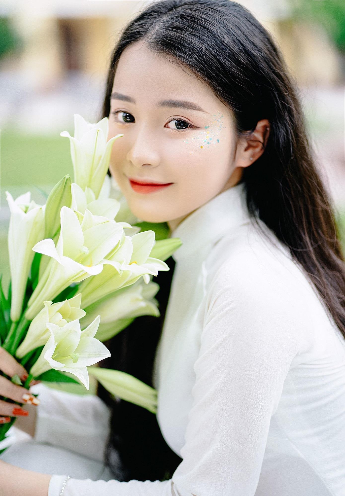 Vũ Huyền Trang - Học sinh lớp 12, trường THPT Tĩnh Gia 1, Thanh Hóa mang vẻ đẹp thanh tú, dịu dàng. Vũ Huyền Trang - Học sinh lớp 12, trường THPT Tĩnh Gia 1, Thanh Hóa mang vẻ đẹp thanh tú, dịu dàng.