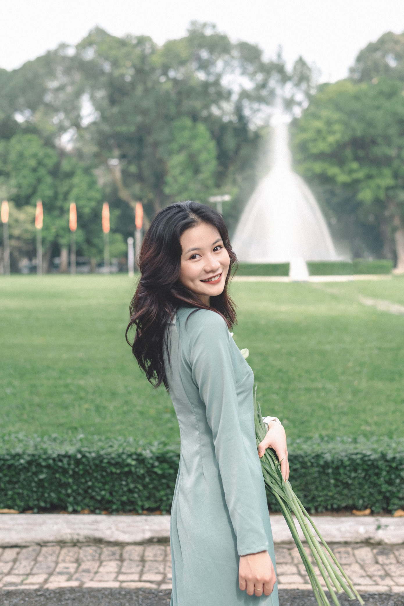 Nét đẹp trong trẻo, tinh khôi của cô mẫu Thúy Vy.