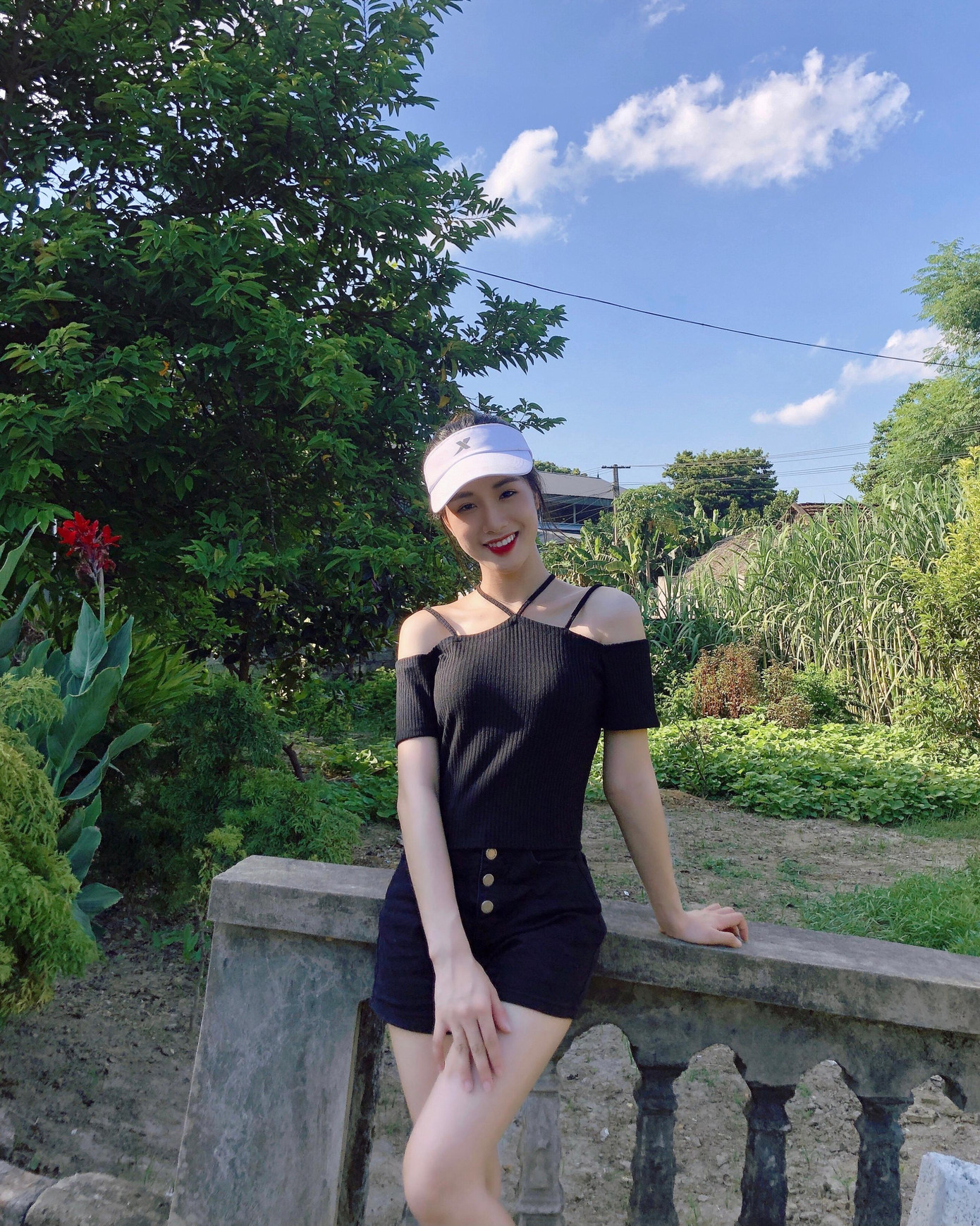 Câu nói yêu thích của Đinh Lĩnh: “Người mà bạn nên cố gắng vượt qua chính là bản thân của ngày trước.”