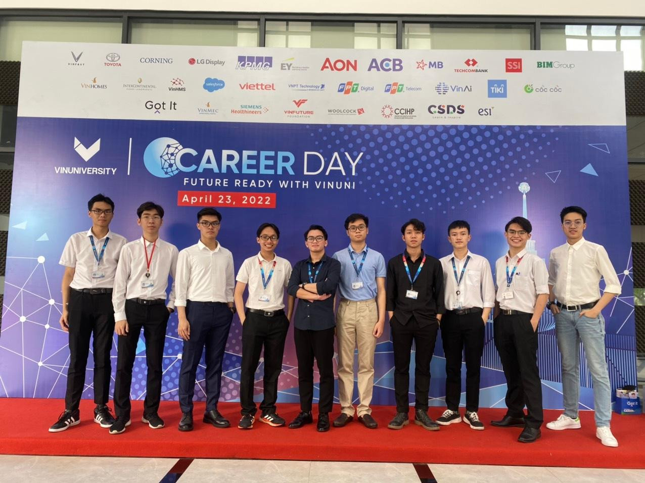 Tham gia ngày hội khởi nghiệp của trường.