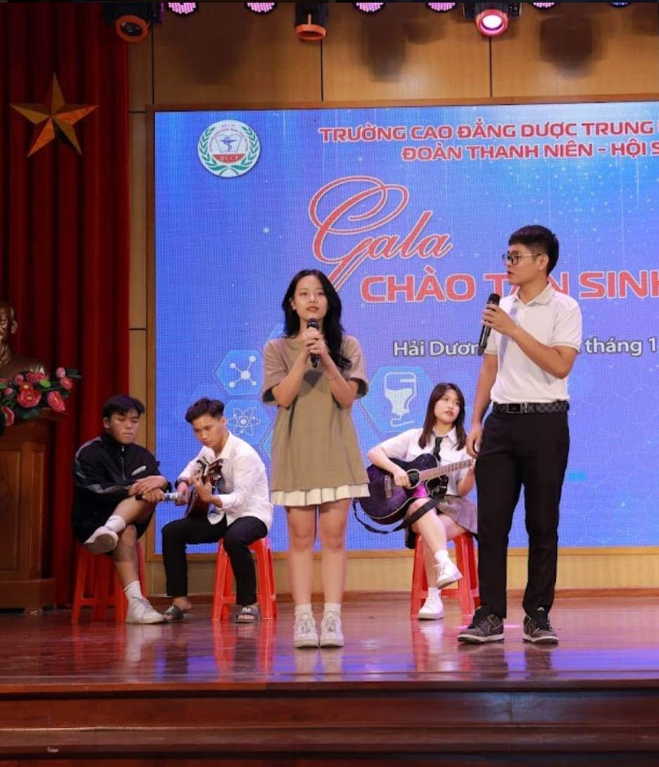 Trung Thảo đã đứng lên thành lập Câu lạc bộ Guitar với mong muốn lan tỏa đam mê của bản thân và tạo ra một sân chơi giải trí lành mạnh cho mọi người. Trung Thảo đã đứng lên thành lập Câu lạc bộ Guitar với mong muốn lan tỏa đam mê của bản thân và tạo ra một sân chơi giải trí lành mạnh cho mọi người.