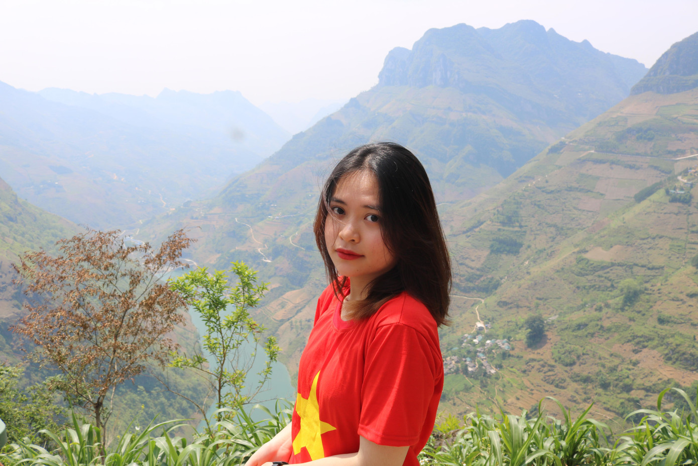 Cô sinh viên luôn năng nổ trong các hoạt động thiện nguyện cho xã hội. Cô sinh viên luôn năng nổ trong các hoạt động thiện nguyện cho xã hội.