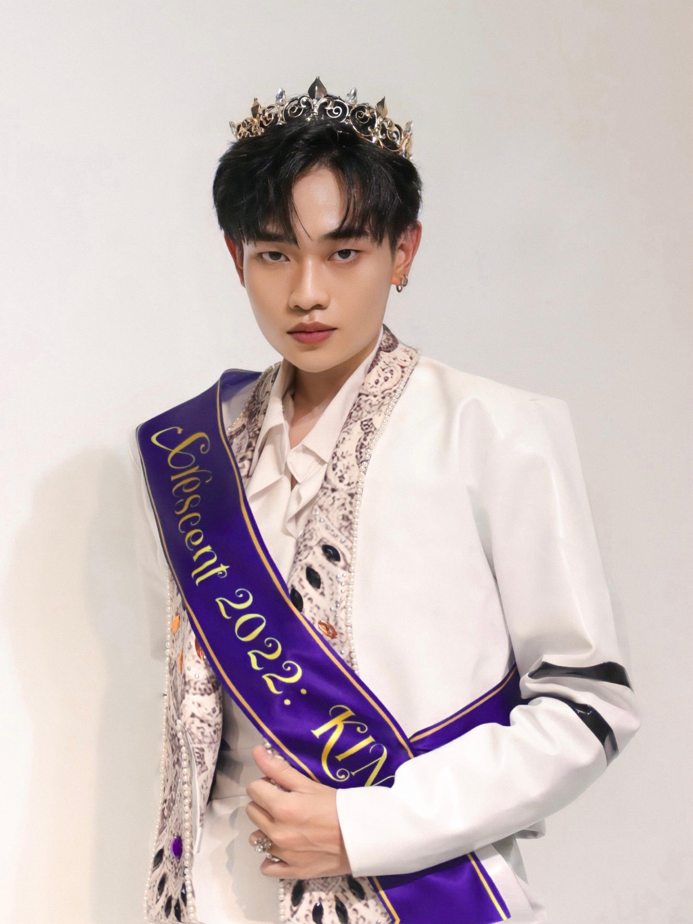 Với tài năng cùng sự tự tin, Minh Đức chinh phục ngôi vị cao nhất, trở thành King&amp;Queen đầu tiên của trường Đại học Kiến trúc Hà Nội.