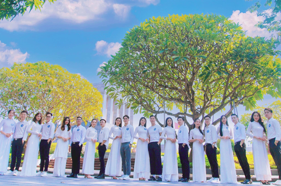 Top 20 Sinh viên thanh lịch năm 2020. Top 20 Sinh viên thanh lịch năm 2020.