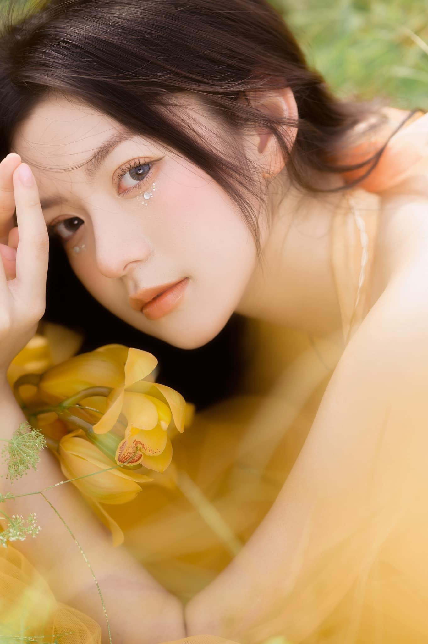 Cô nàng hot girl đang là mẫu ảnh nổi tiếng ở Hà Nội.