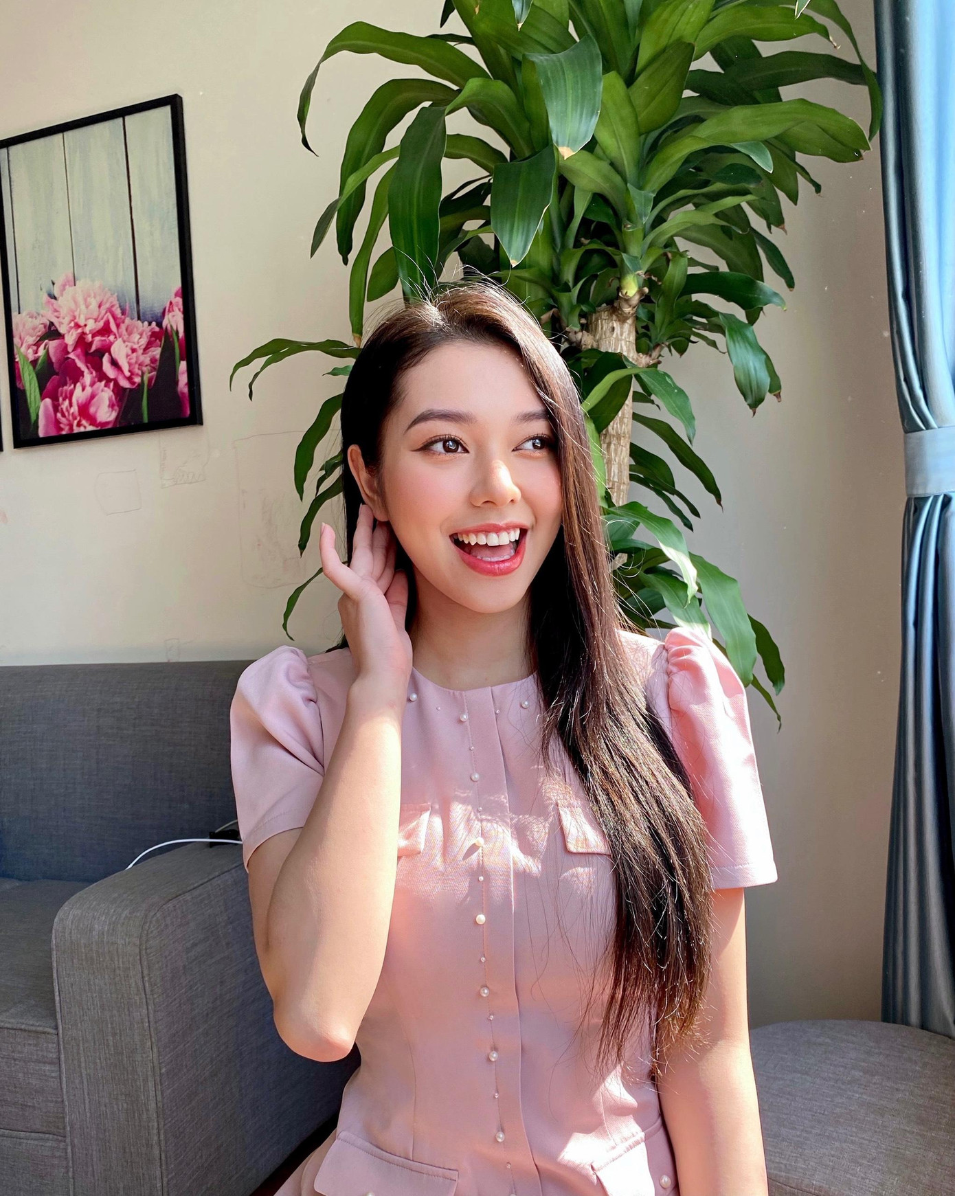 Gia đình Hà Bùi đã có cái nhìn tích cực hơn khi cô tham gia nghệ thuật. Gia đình Hà Bùi đã có cái nhìn tích cực hơn khi cô tham gia nghệ thuật.