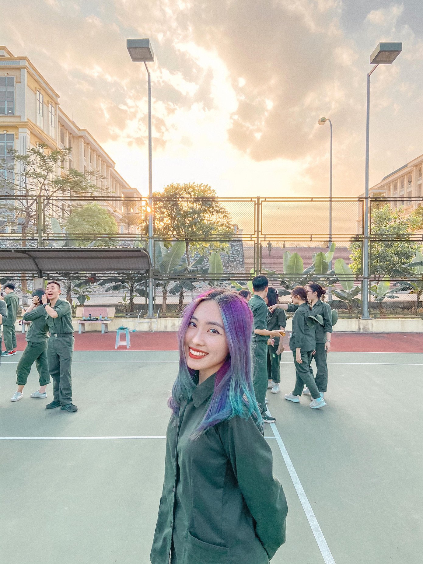 Linh Luong chia sẻ: "Ngày đầu đến trường mình cảm giác không quen, tại nghỉ lâu quá nên cũng hơi bỡ ngỡ."