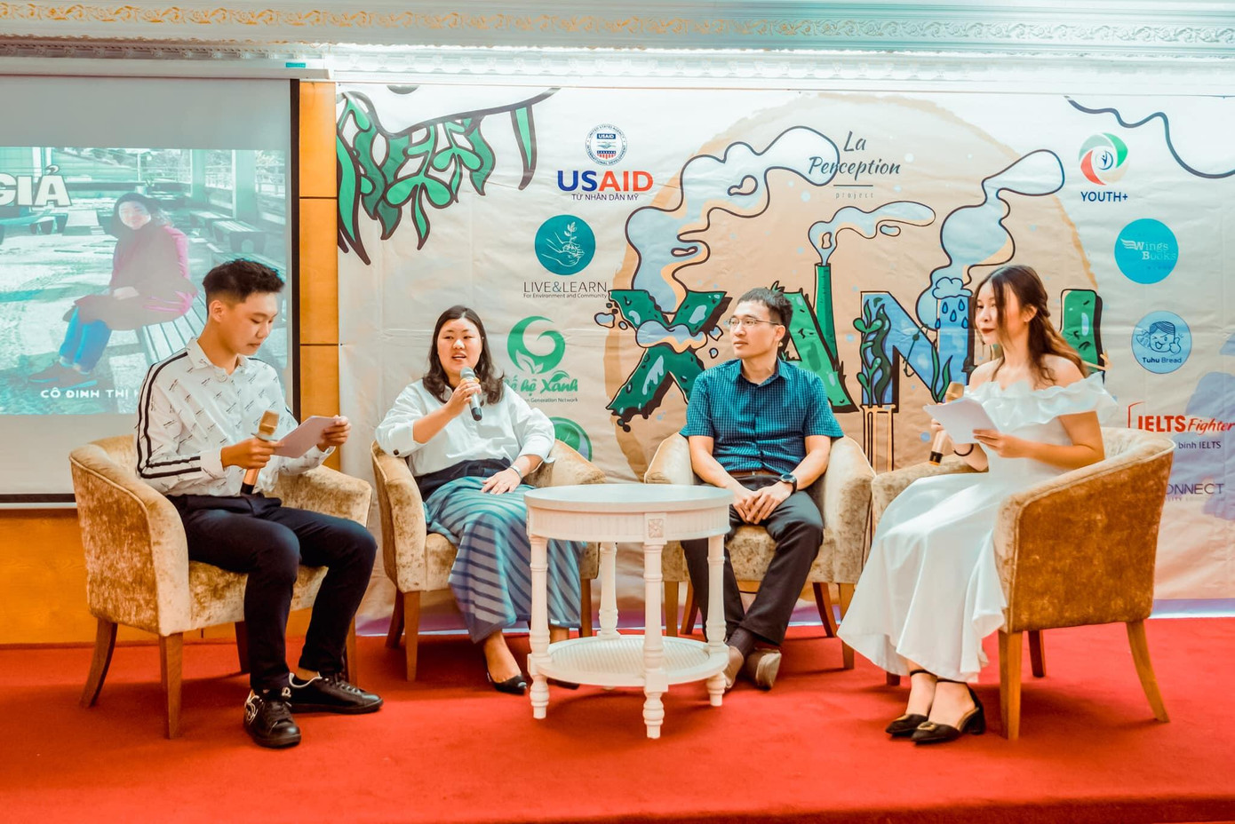 Dự án đã tổ chức talkshow “Sống xanh” cùng với triển lãm đồ tái chế và minishow ca nhạc “Xanh” với sự tham gia đông đảo của các bạn trẻ. Ảnh: La Perception Project Dự án đã tổ chức talkshow “Sống xanh” cùng với triển lãm đồ tái chế và minishow ca nhạc “Xanh” với sự tham gia đông đảo của các bạn trẻ. Ảnh: La Perception Project