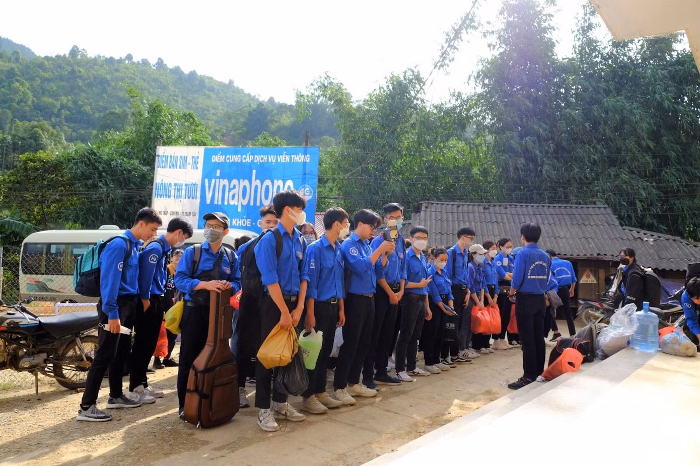 Đội Sinh viên Tình nguyện Đồng hương Hải Dương tập kết tại xã Bản Mù, huyện Trạm Tấu, tỉnh Yên Bái.