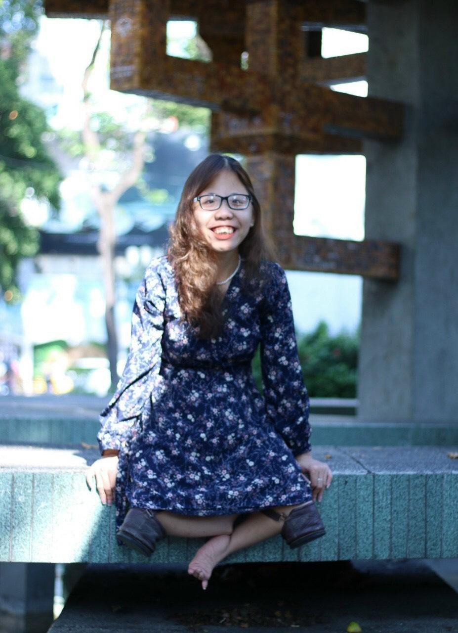 Thu Thuỷ - một người có khiếm khuyết về đôi chân. Hiện, Thủy đang là sinh viên năm cuối của trường Đại học Sư Phạm TP.HCM, chuyên ngành Giáo dục đặc biệt.