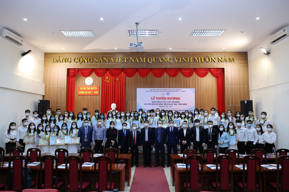 Trường Đại học Y - Dược, Đại học Thái Nguyên tổ chức Lễ tuyên dương Sinh viên 5 tốt cấp trường và cán bộ Hội sinh viên xuất sắc tiêu biểu.