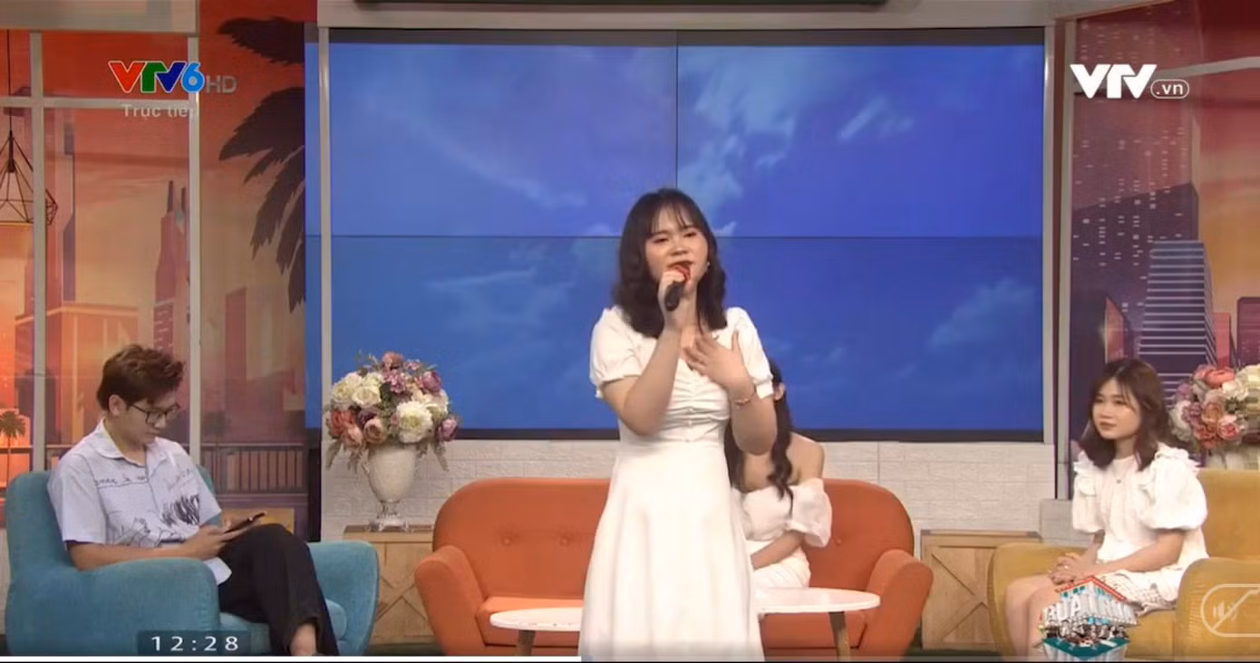 Ngọc Mai xuất hiện trên chương trình Bữa trưa vui vẻ - VTV6. (Ảnh chụp màn hình)