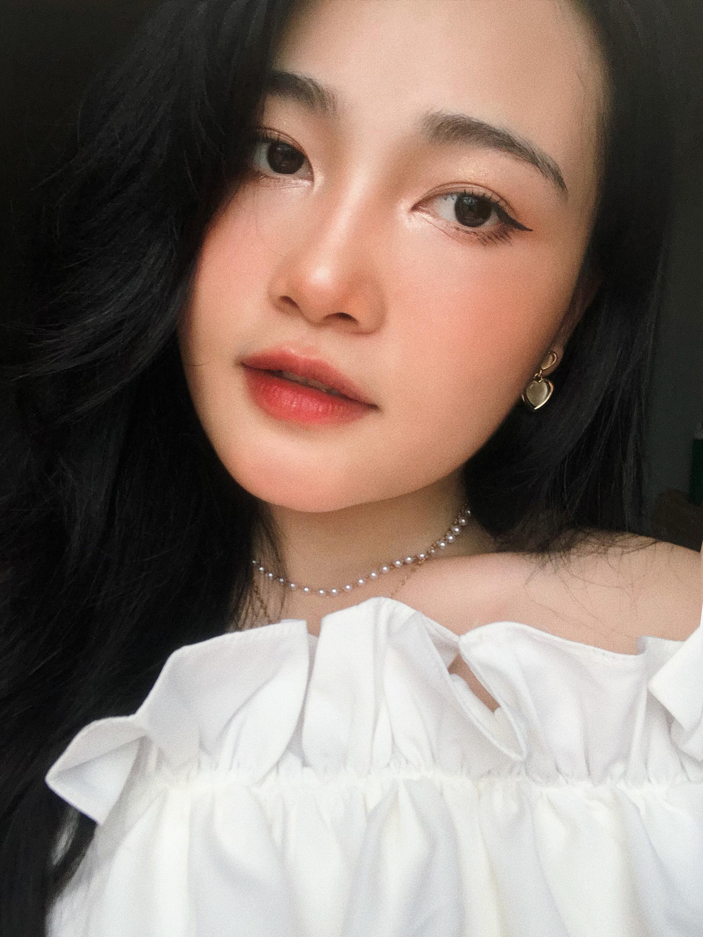 Nguyễn Thị Ngọc Oanh sinh ra và lớn lên tại Thành phố “Hoa phượng đỏ” hiện là sinh viên năm 2 chuyên ngành Kinh doanh quốc tế và Logistics thuộc Viện đào tạo quốc tế, trường Đại học Hàng hải Việt Nam.