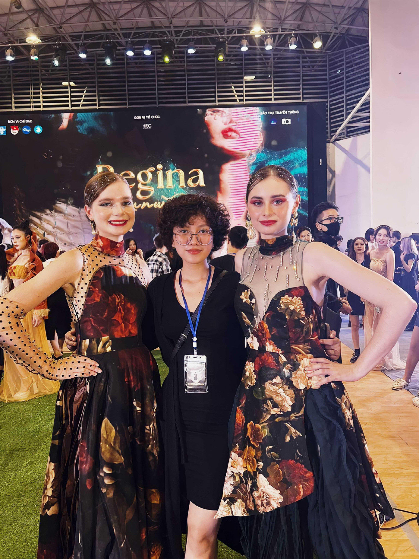 NTK Duyen NgocDo và hai model người Pháp. NTK Duyen NgocDo và hai model người Pháp.