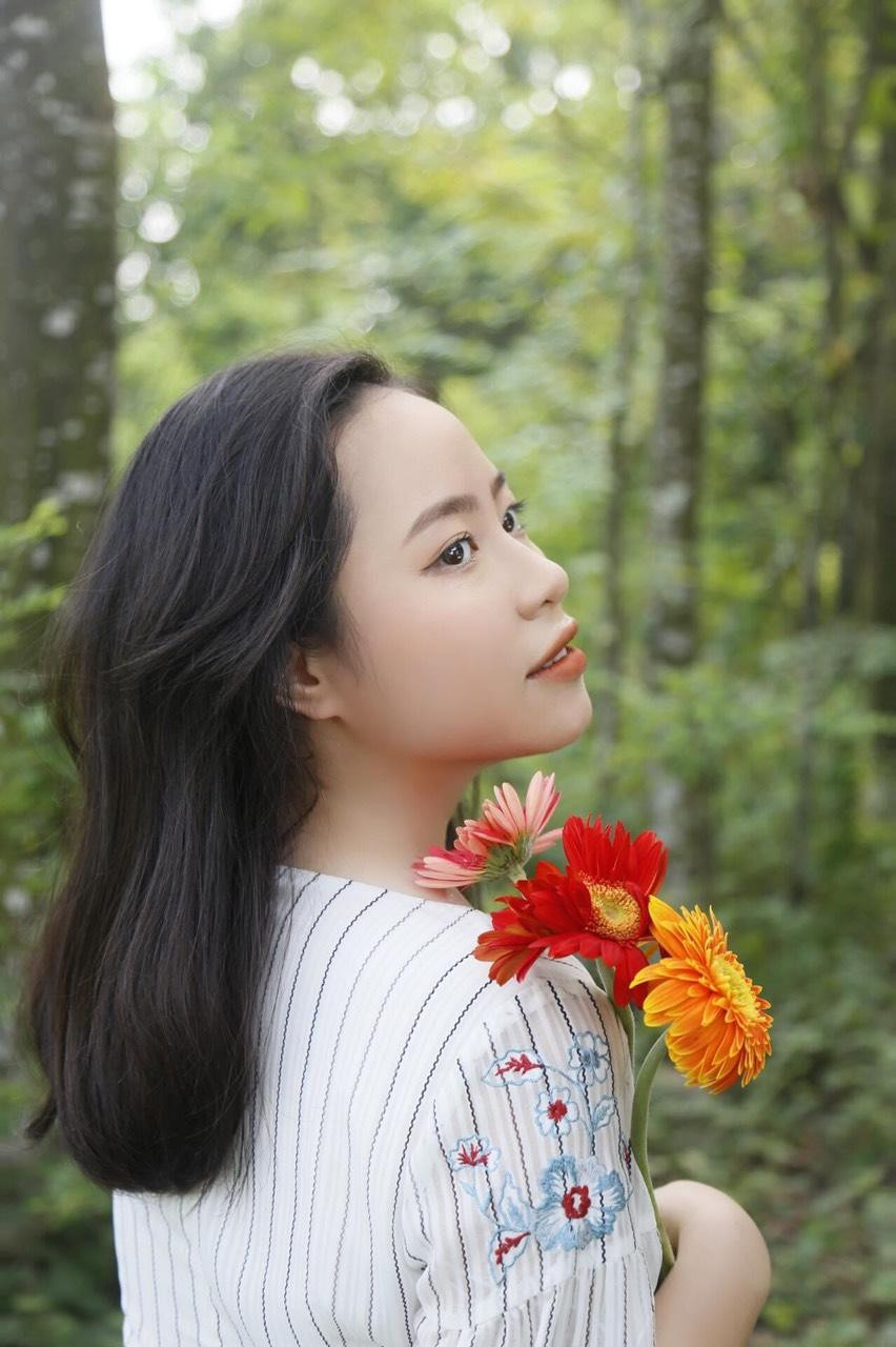 Phương Linh háo hức khi được thông báo nhà trường sẽ tổ chức học offline.