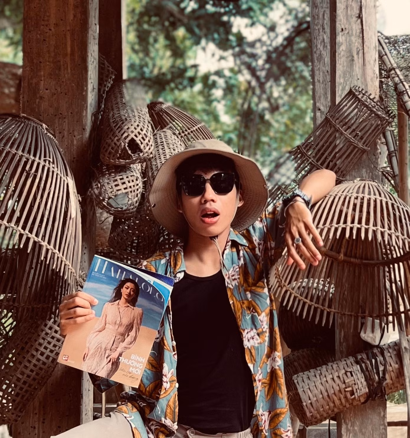 Bùi Trung Nghĩa (biệt danh: Nghĩa Boi, Bông Cúc Welax) sinh năm 1997, quê Thái Bình.