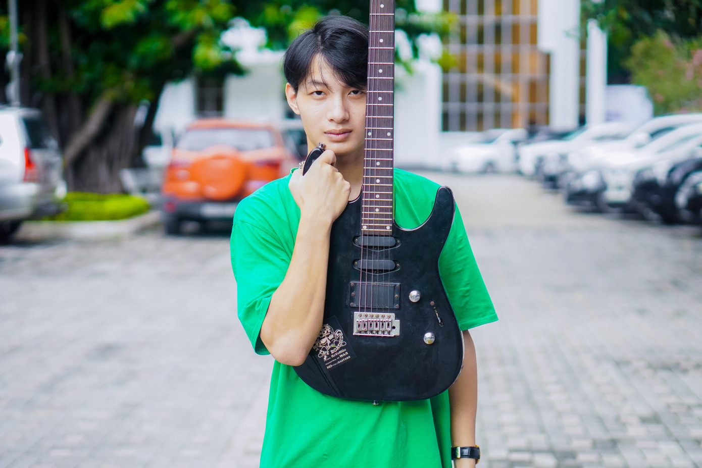 Không chỉ thầy cô trên giảng đường, mà bất kể những ai bên cạnh và quan tâm ta còn trao cho mình những bài học quý giá hơn thế nữa.