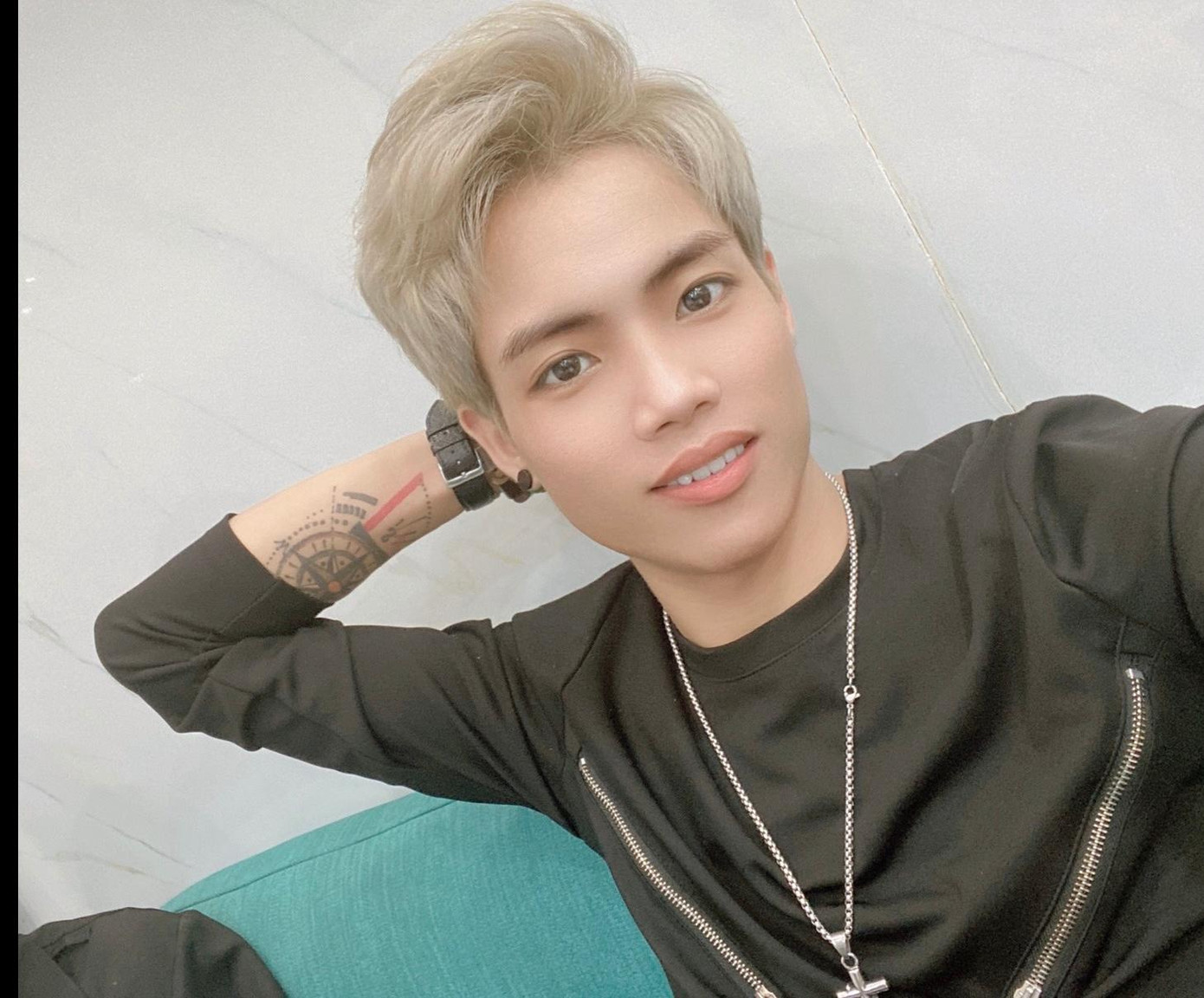 Nguyễn Hoài Nam hiện là một nhà tạo mẫu tóc chuyên nghiệp. Nguyễn Hoài Nam hiện là một nhà tạo mẫu tóc chuyên nghiệp.