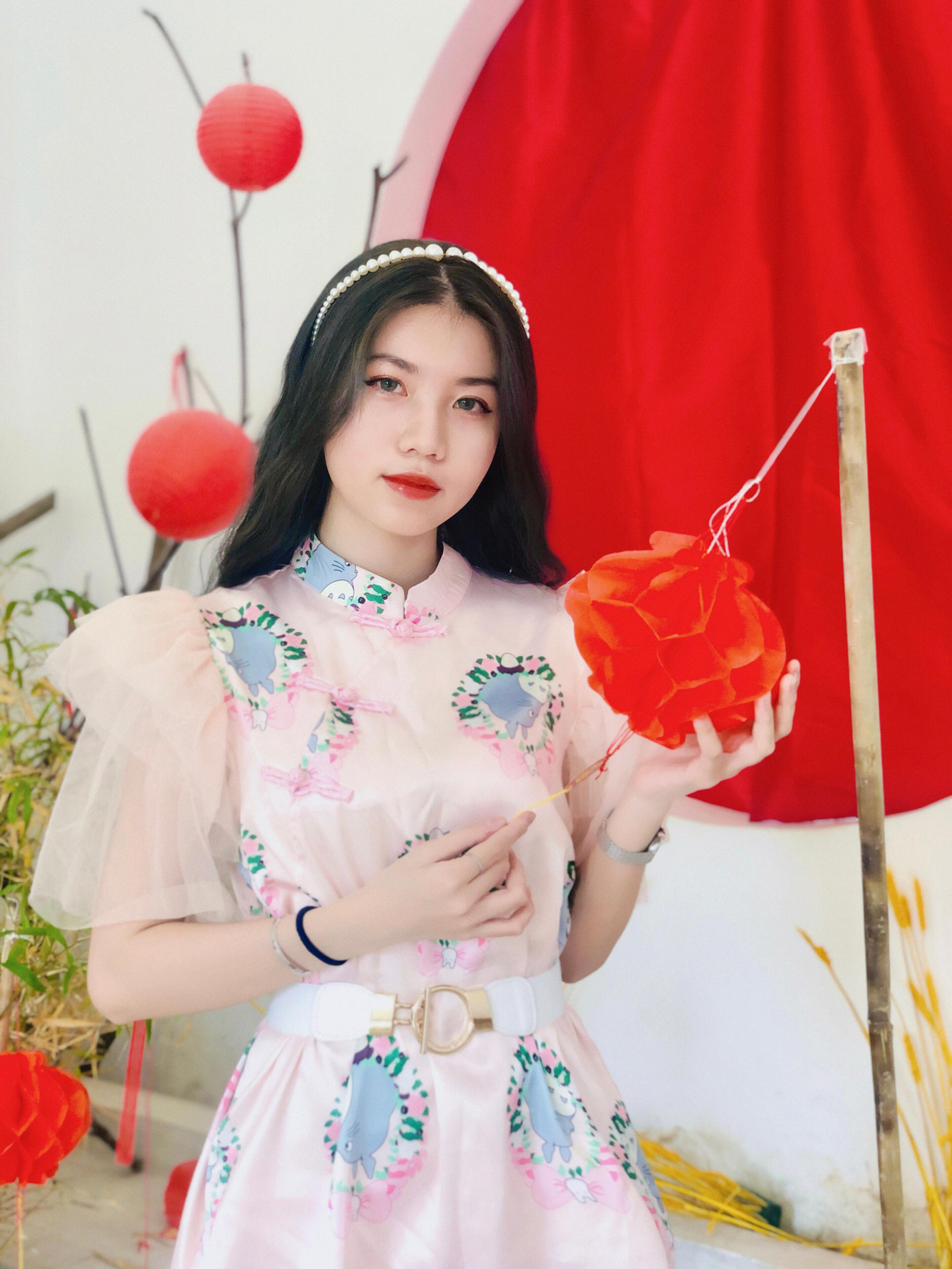 Bên cạnh công việc học Minh Thư còn là người mẫu ảnh tự do, KOL và là PG của một số sự kiện và show lớn như: Sóng Xuân 22, Hát cho ngày mai,… Bên cạnh công việc học Minh Thư còn là người mẫu ảnh tự do, KOL và là PG của một số sự kiện và show lớn như: Sóng Xuân 22, Hát cho ngày mai,…