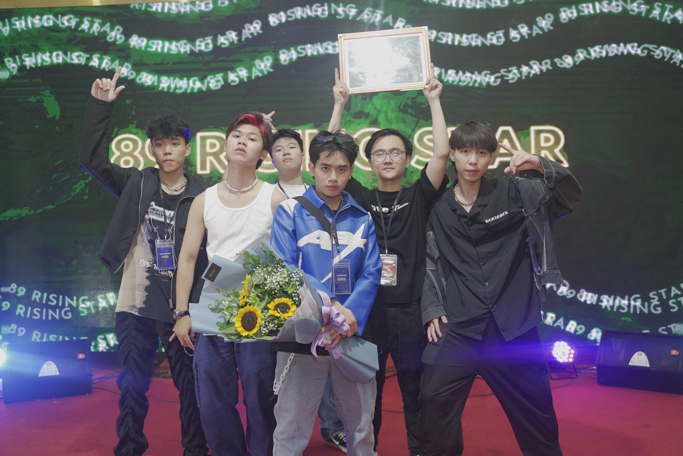 Sơn cùng với team Krasicko của mình. Sơn cùng với team Krasicko của mình.