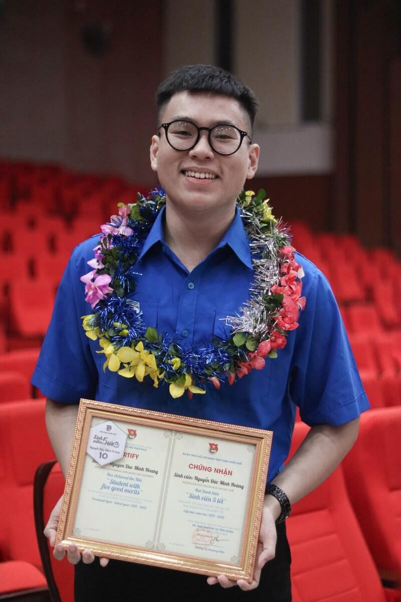 Minh Hoàng đạt danh hiệu “Sinh viên 5 tốt” cấp Tỉnh đoàn Thừa Thiên – Huế trong hai năm 2020 và 2021. Minh Hoàng đạt danh hiệu “Sinh viên 5 tốt” cấp Tỉnh đoàn Thừa Thiên – Huế trong hai năm 2020 và 2021.