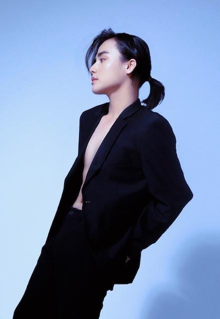 Lê Minh (sinh năm 2002) đang là sinh viên trường Cao đẳng Văn hóa Nghệ thuật TP.HCM.