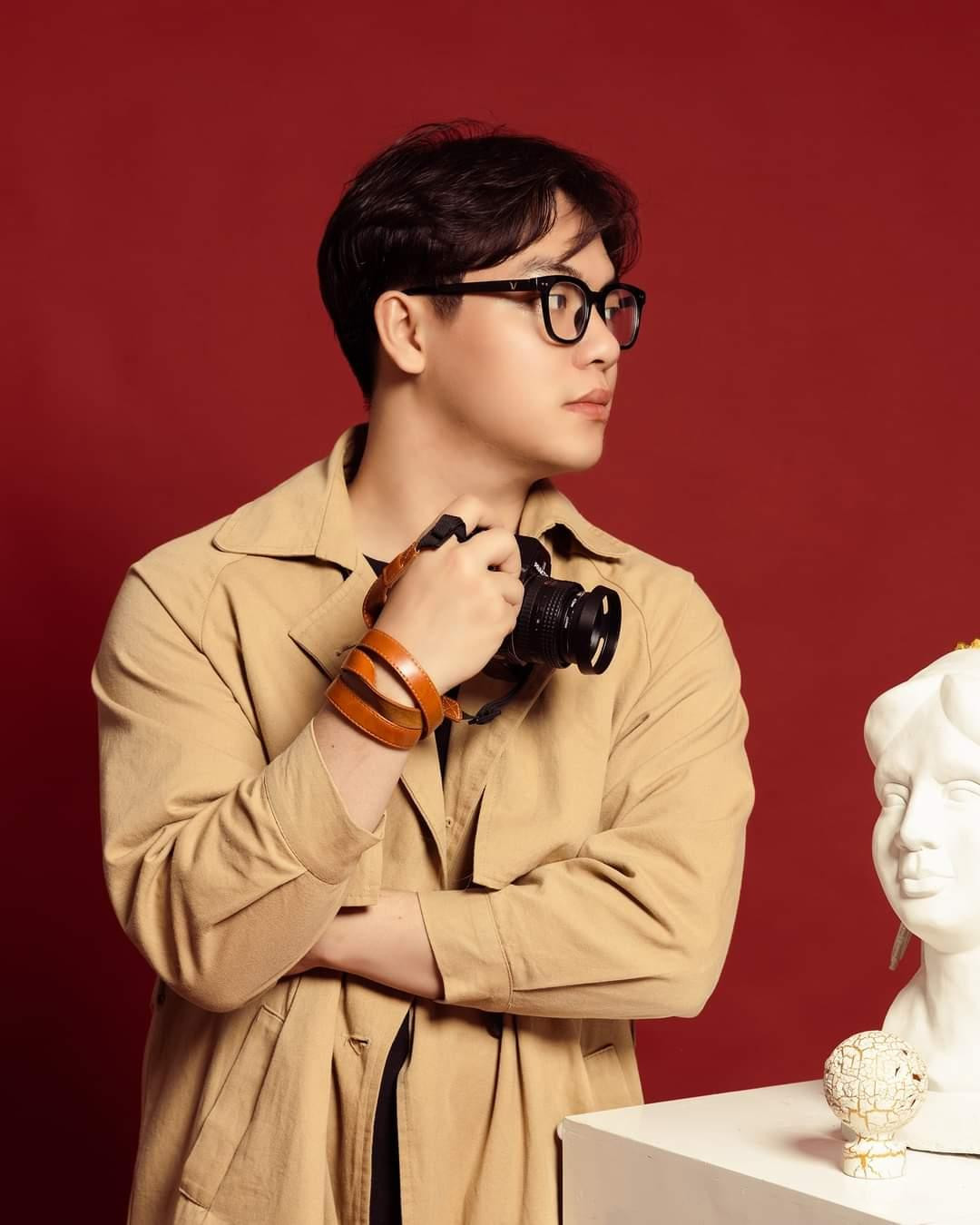 Linh thường được biết đến với danh xưng là “Sinh viên luật làm truyền thông-marketing”.